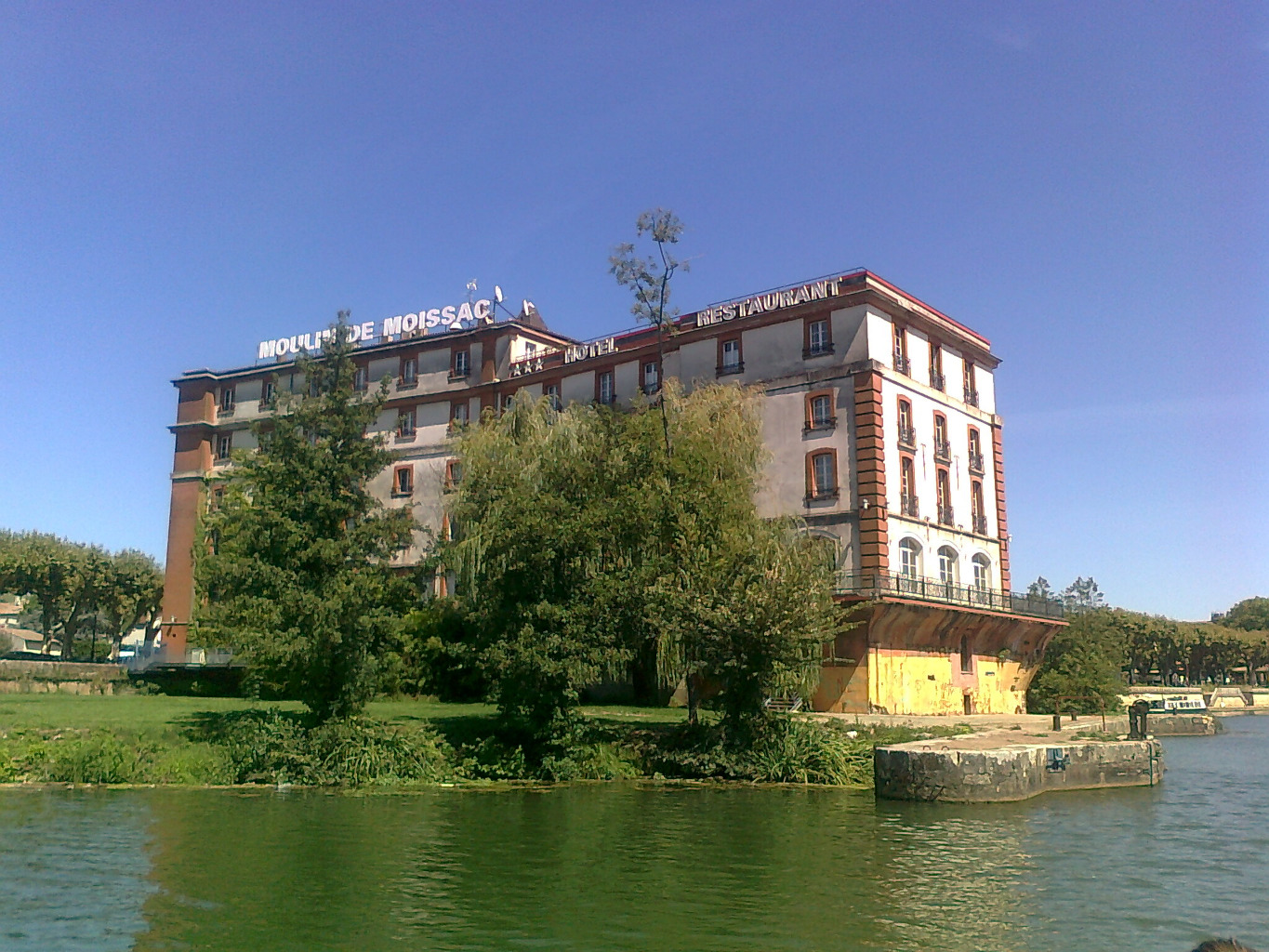 hotel-grand-moulin-et-ancienne-ecluse.jpg